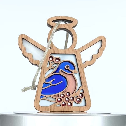 Video showcasing a 360º rotation of a bluebird ornament, emphasizing its detailed craftsmanship and suitability as a gift for bird lovers and bird watching enthusiasts.